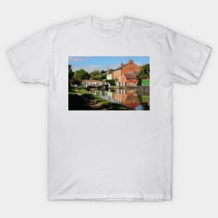 Braunston Lock No3 Northamptonshire T-Shirt